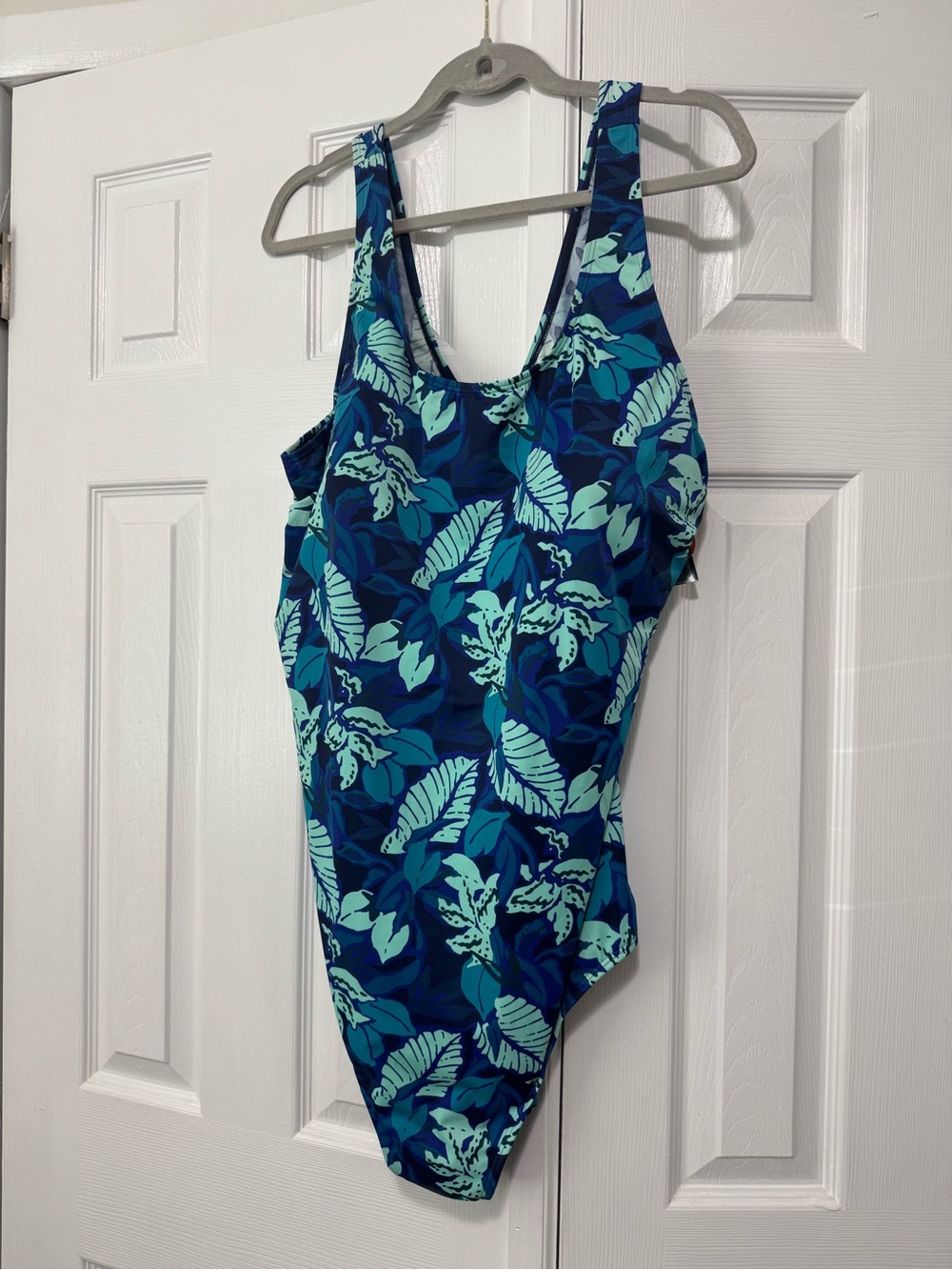 L.L. Bean Beansport Printed Scoop Neck Tanksuit One Piece Swimsuit Women’s - Picture 3 of 6